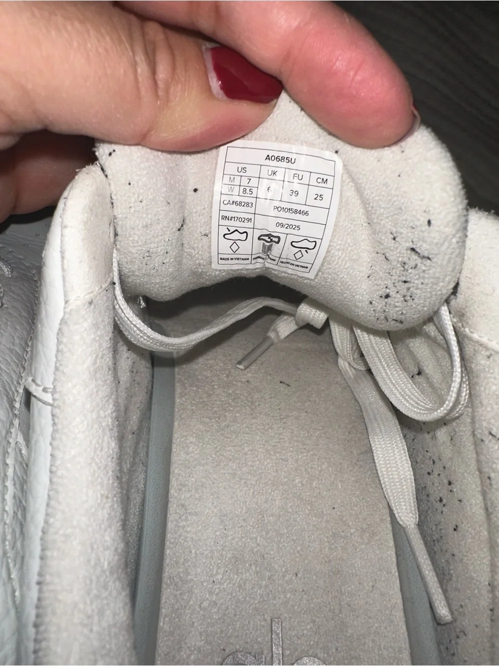 ALO Yoga White Recovery Mode Sneakers size 8.5